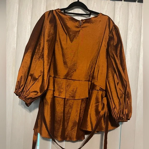 Voluminous Top with Waist Tie - Picture 6 of 9